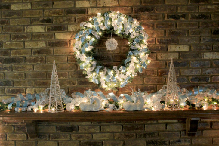 Furniture , 12 Christmas Mantel Decorating Ideas Pictures : Sparkling Mantel Decor