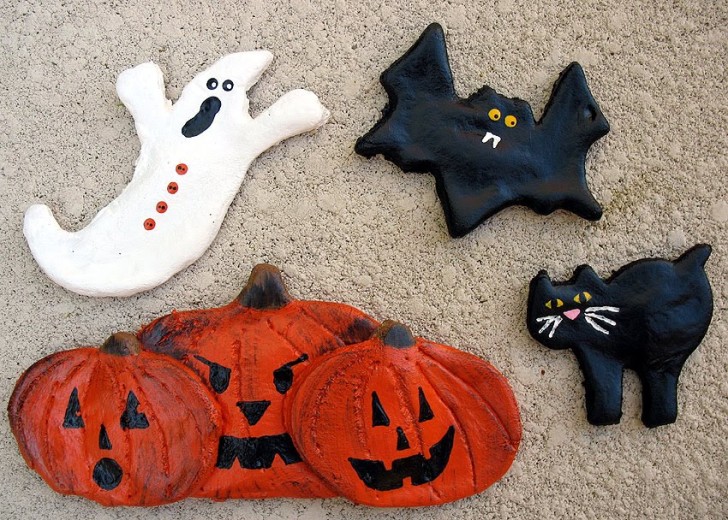 Furniture , 11 Brilliant Ideas for Making Homemade Halloween Decorations : Ornament Homemade Halloween Decorations