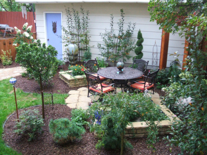 Apartment , 11 Cool Landscaping Ideas for Small Backyards : Very Small Landscaping Backyard Ideas