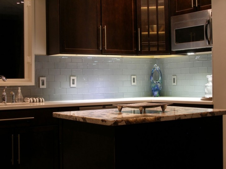 Kitchen , 7 Cool Subway tile kitchen backsplash ideas : Kitchen With Subway Tile Backsplash