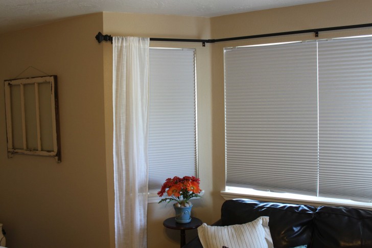 Living Room , 8 Fabulous Curtain rods for bay windows ideas :  Window Curtain