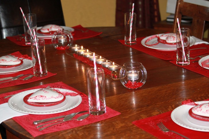 Apartment , 7 Good Christmas Dining Table Centerpiece : Christmas Dining Table Decoration