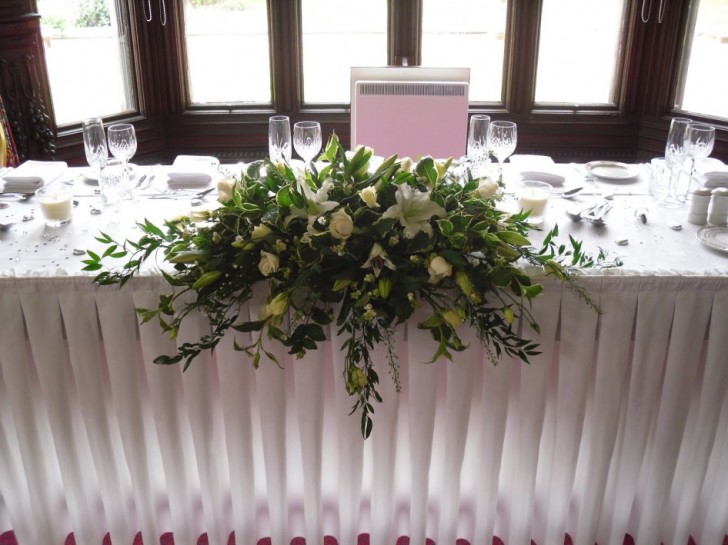 Apartment , 8 Excellent Silk Flower Arrangements For Dining Room Table : Dining Room Flower Arrangements