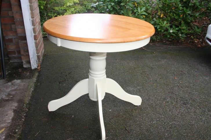 Furniture , 7 Good White Round Pedestal Dining Table : Dining Table