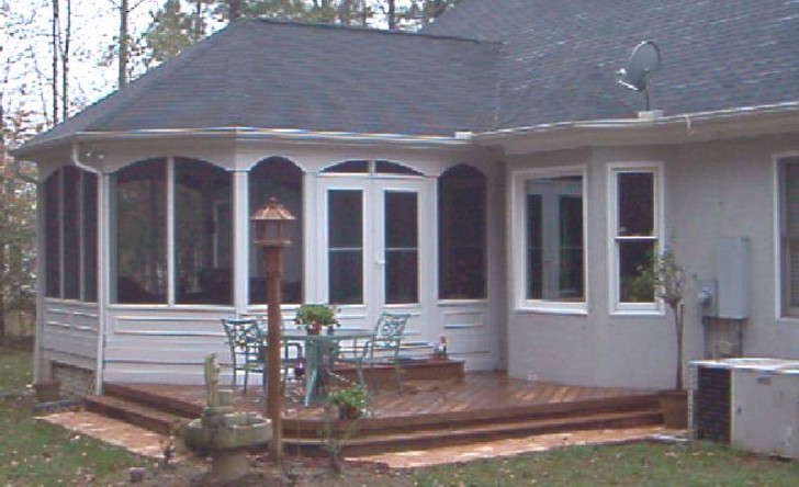 Homes , 7 Charming Screened porch designs : Gazebo Style Screened Porch