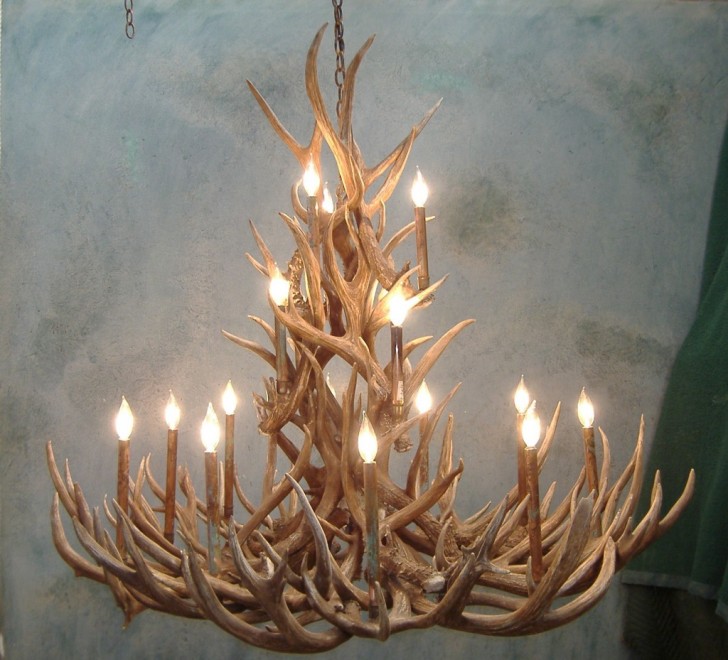 Lightning , 7 Amazing Antler chandelier : Mule Deer Antler Chandelier