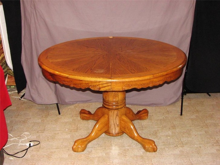 Furniture , 7 Superb Expandable Round Pedestal Dining Table : Table By Eero Saarinen