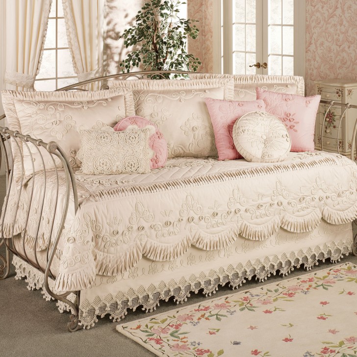 Bedroom , 7 Nice Daybed bedding : Tranquil Garden Daybed Bedding Set