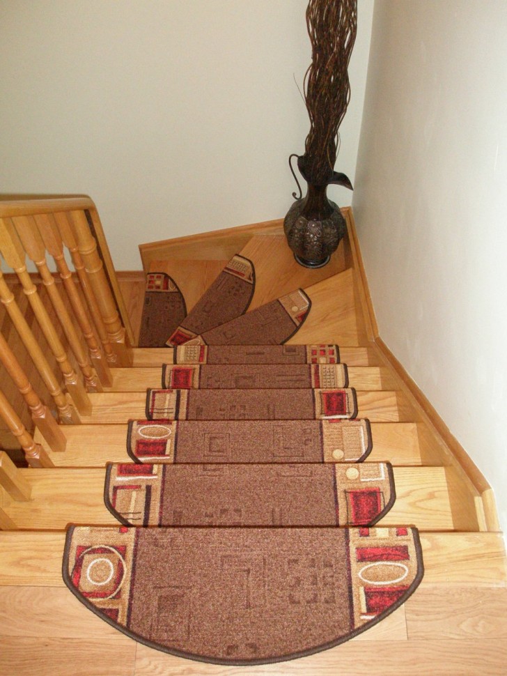 Others , 7 Best Carpet runners for stairs :  Black Carpet