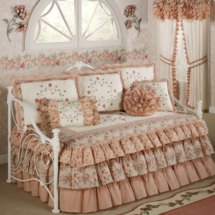 Bedroom , 7 Nice Daybed bedding : Floral Daybed Bedding Set