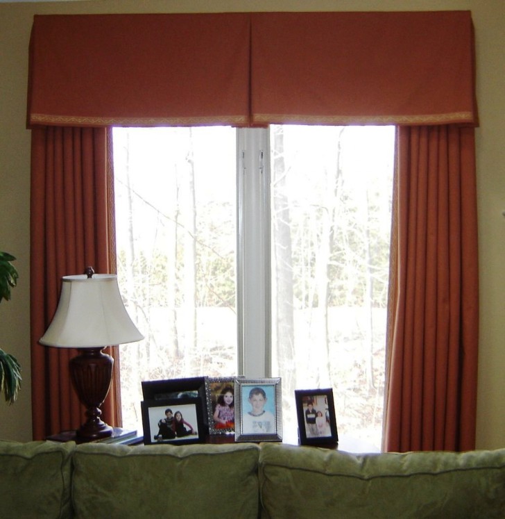 Furniture , 7 Charming Valences :  Valence Definition