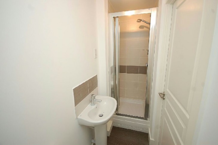 Bathroom , 6 Unique Shower designs for small spaces : Pictures Bathrooms Designs